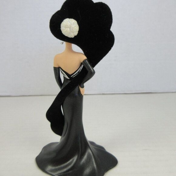 HALLMARK Christmas Keepsake Ornament 45th Anniversary BARBIE Lighted Stand‎ 2004 - Picture 4 of 16